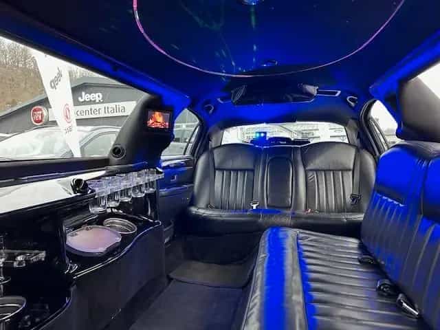 Lincoln Town Car Stretch Limousine 4,6 Liter V8 01/2006-photo-17