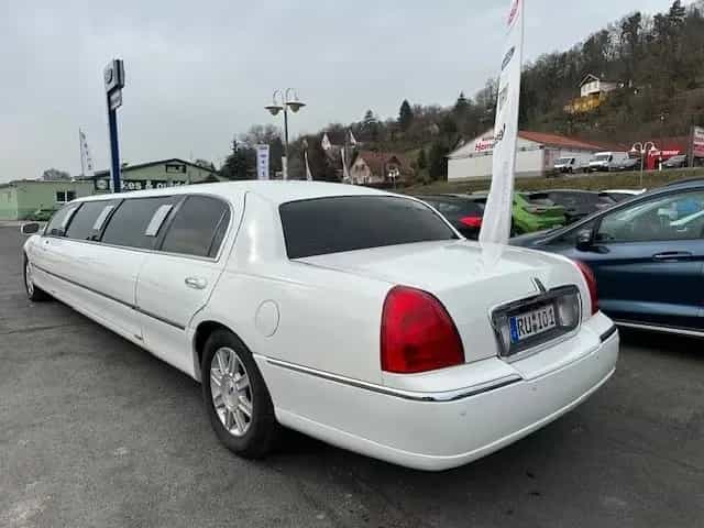 Lincoln Town Car Stretch Limousine 4,6 Liter V8 01/2006-photo-3