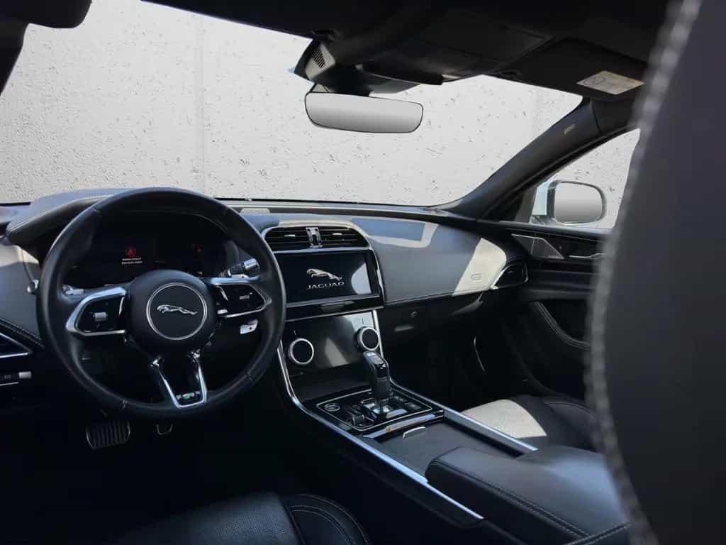 Jaguar XE R-Dynamic  AWD*Black Pack*Navi*Leder*LED* 01/2020-photo-16