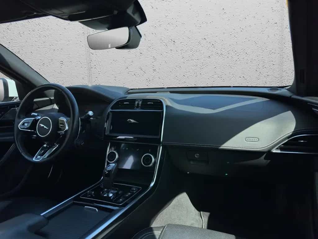 Jaguar XE R-Dynamic  AWD*Black Pack*Navi*Leder*LED* 01/2020-photo-17