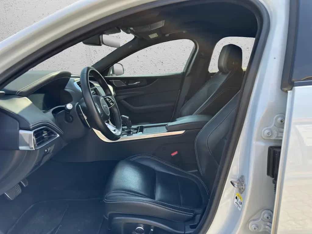 Jaguar XE R-Dynamic  AWD*Black Pack*Navi*Leder*LED* 01/2020-photo-19