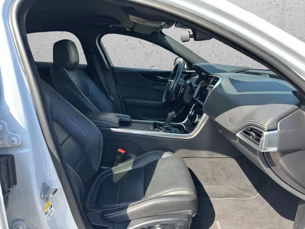 Jaguar XE R-Dynamic  AWD*Black Pack*Navi*Leder*LED* 01/2020-photo-21