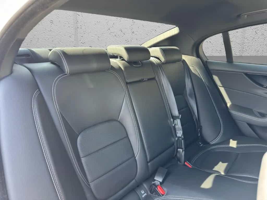 Jaguar XE R-Dynamic  AWD*Black Pack*Navi*Leder*LED* 01/2020-photo-26