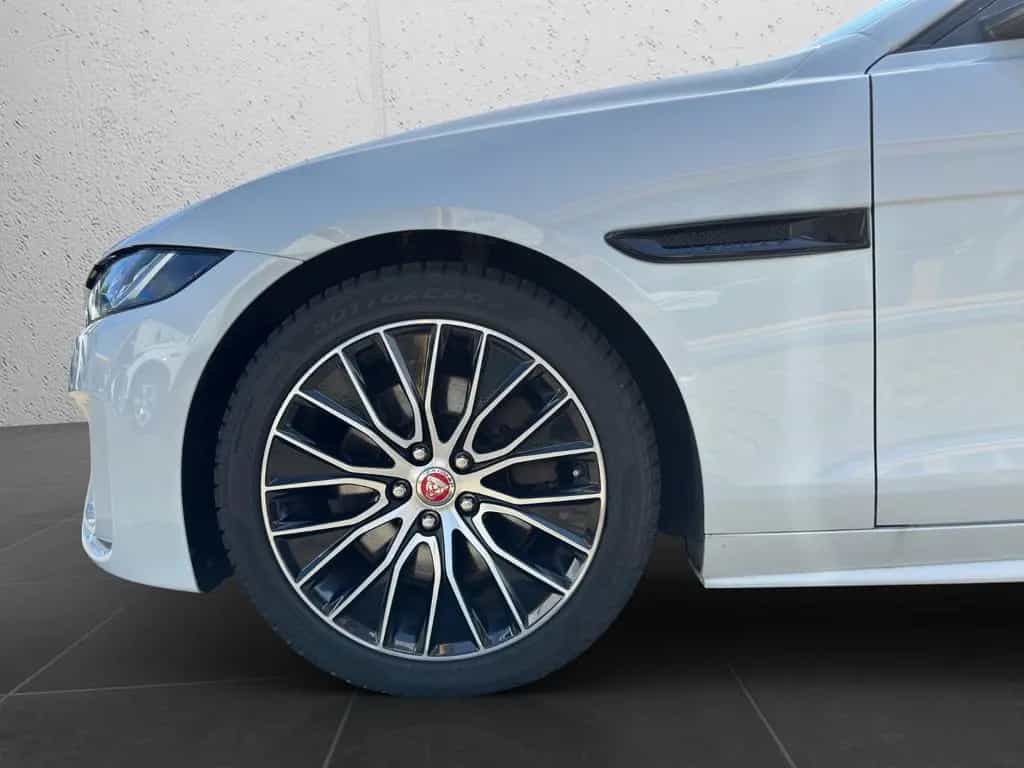Jaguar XE R-Dynamic  AWD*Black Pack*Navi*Leder*LED* 01/2020-photo-28