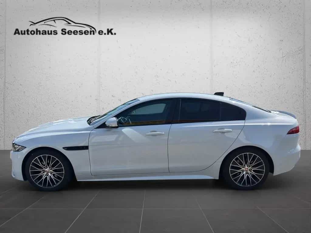 Jaguar XE R-Dynamic  AWD*Black Pack*Navi*Leder*LED* 01/2020-photo-3