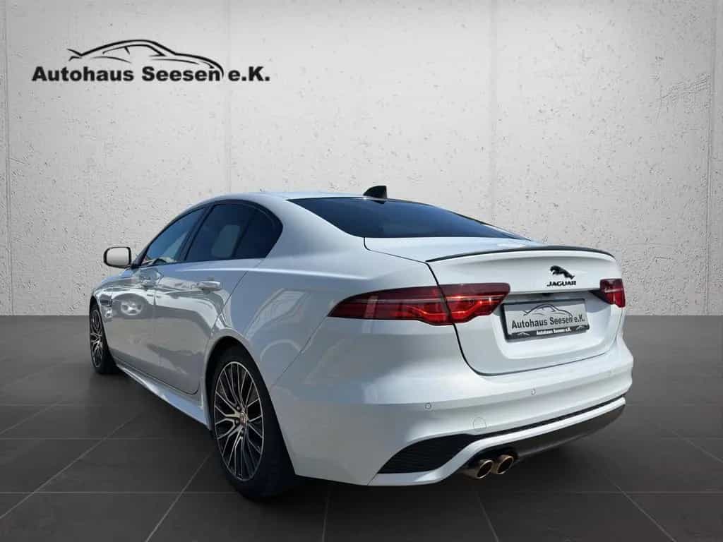 Jaguar XE R-Dynamic  AWD*Black Pack*Navi*Leder*LED* 01/2020-photo-4
