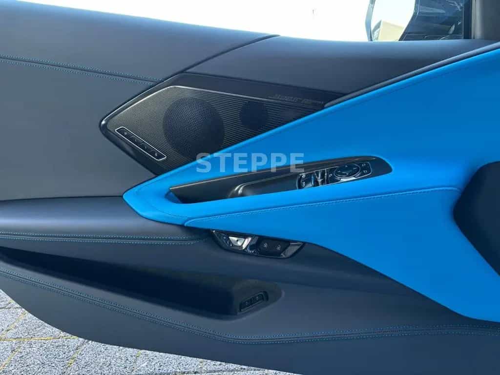 Corvette C8 Stingray Coupe 6,2 V8 3LT Europamodell STEPPE 08/2025-photo-11