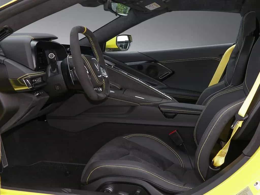 Corvette C8 Stingray Coupe 6,2 V8 3LT Europamodell STEPPE 08/2025-photo-9