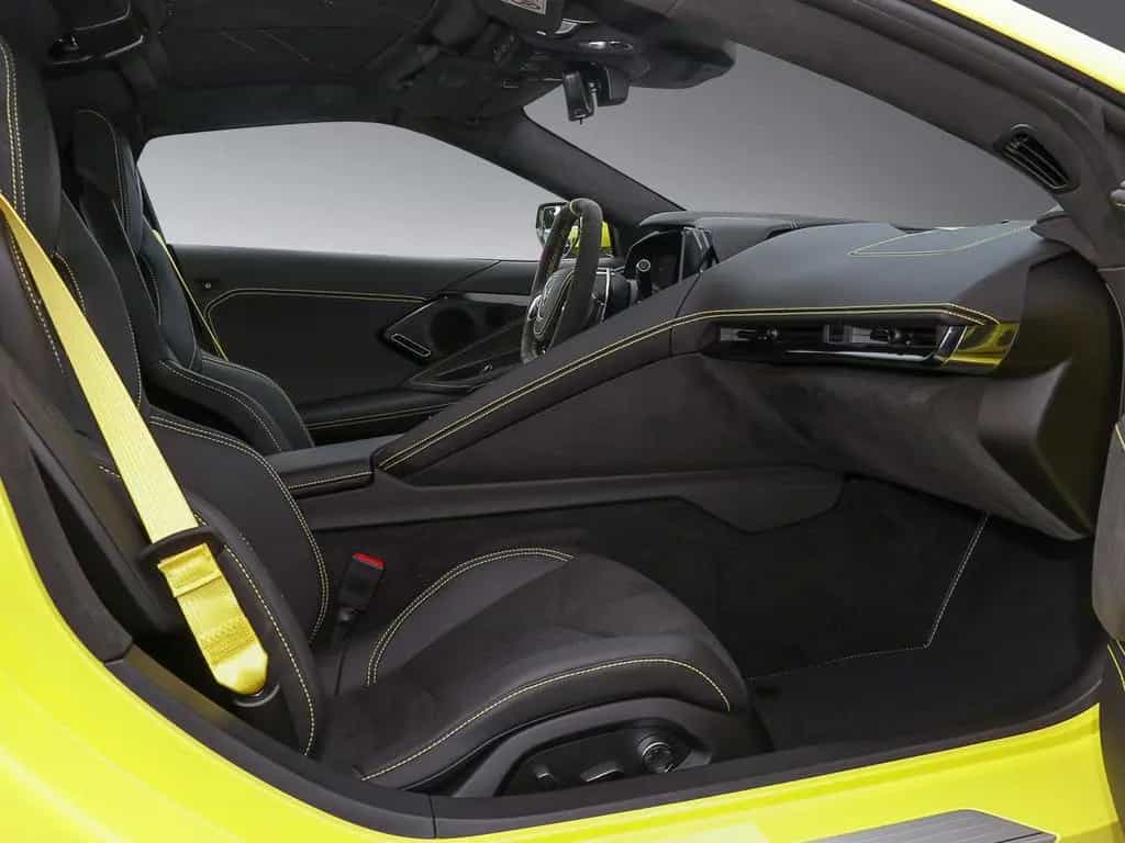 Corvette C8 Stingray Coupe 6,2 V8 3LT Europamodell STEPPE 08/2025-photo-11