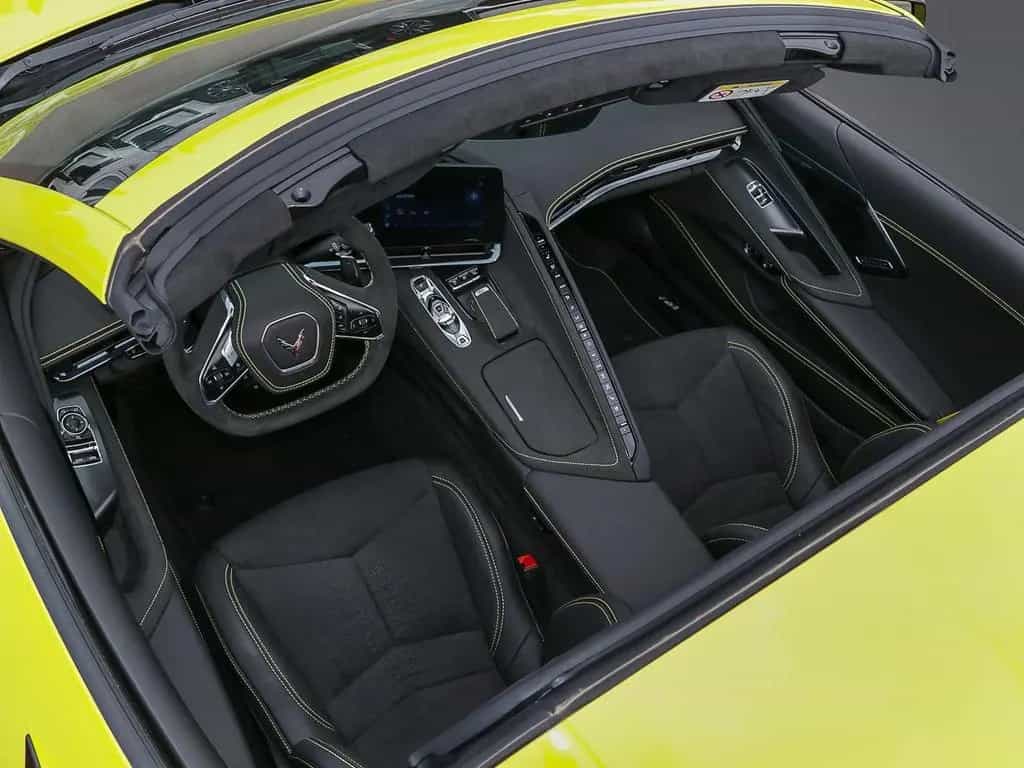 Corvette C8 Stingray Coupe 6,2 V8 3LT Europamodell STEPPE 08/2025-photo-17