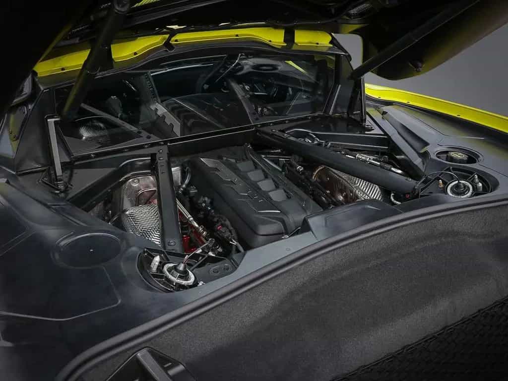 Corvette C8 Stingray Coupe 6,2 V8 3LT Europamodell STEPPE 08/2025-photo-18