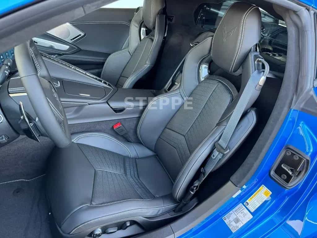 Corvette C8 Stingray Coupe 6,2V8 3LT Europamodell 08/2025-photo-6