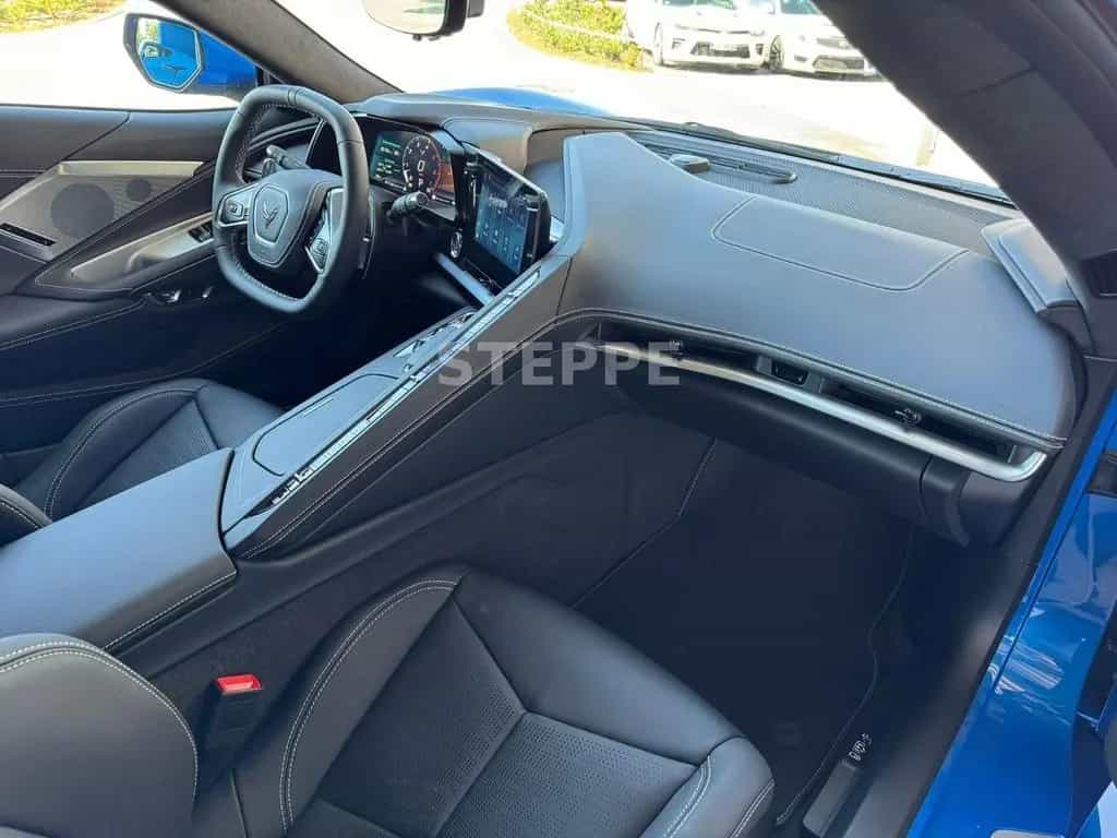 Corvette C8 Stingray Coupe 6,2V8 3LT Europamodell 08/2025-photo-7
