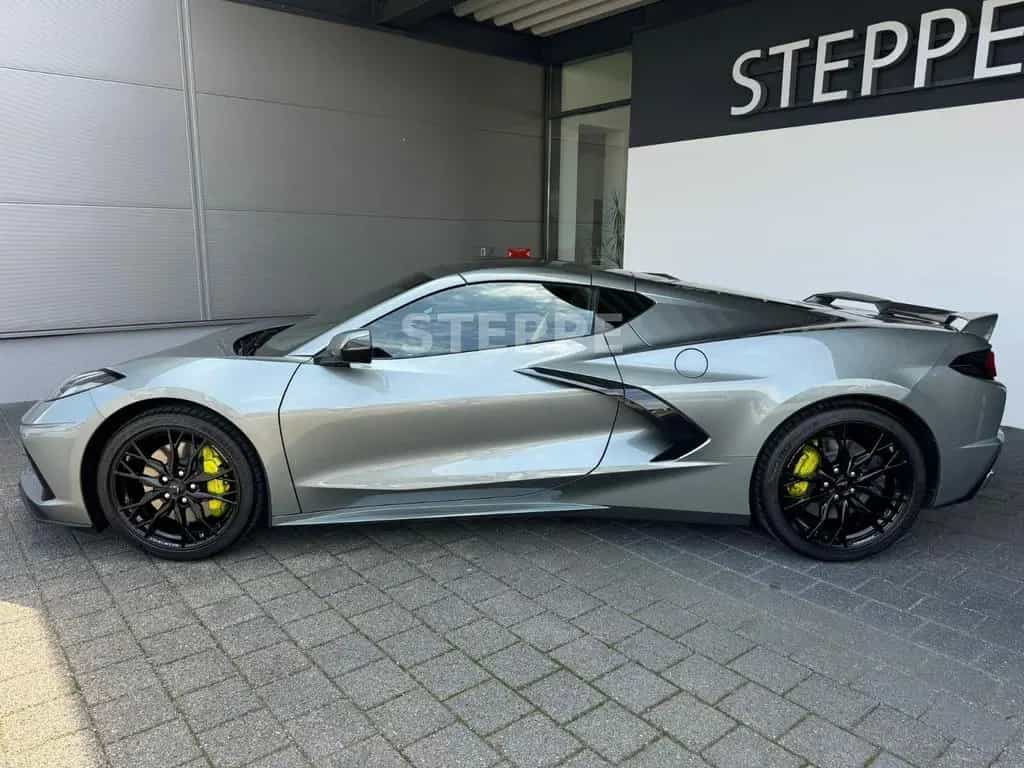 Corvette C8 Stingray Coupe 6,2 V8 3LT Europamodell STEPPE 08/2025-photo-2