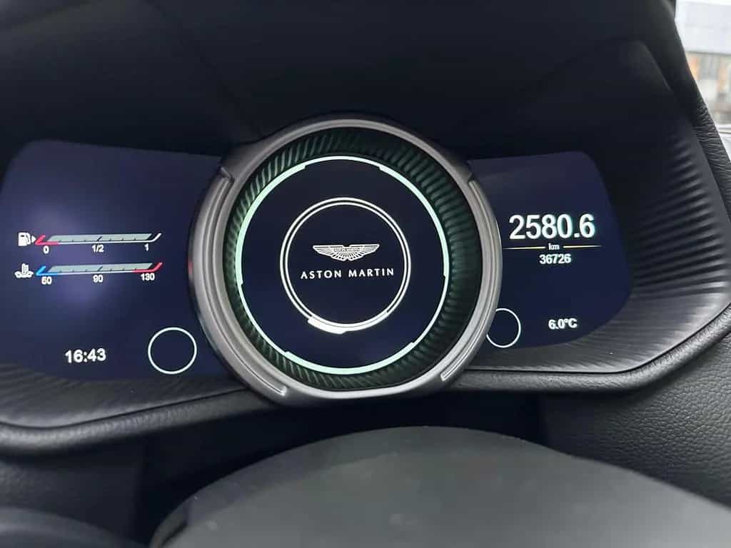 Aston Martin DB11 V12 Launch Edition 12/2017-photo-10