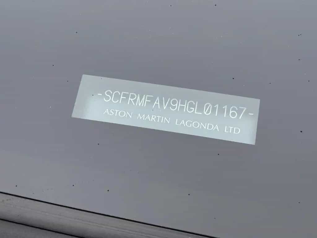 Aston Martin DB11 V12 Launch Edition 12/2017-photo-11