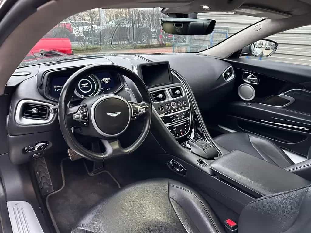 Aston Martin DB11 V12 Launch Edition 12/2017-photo-9