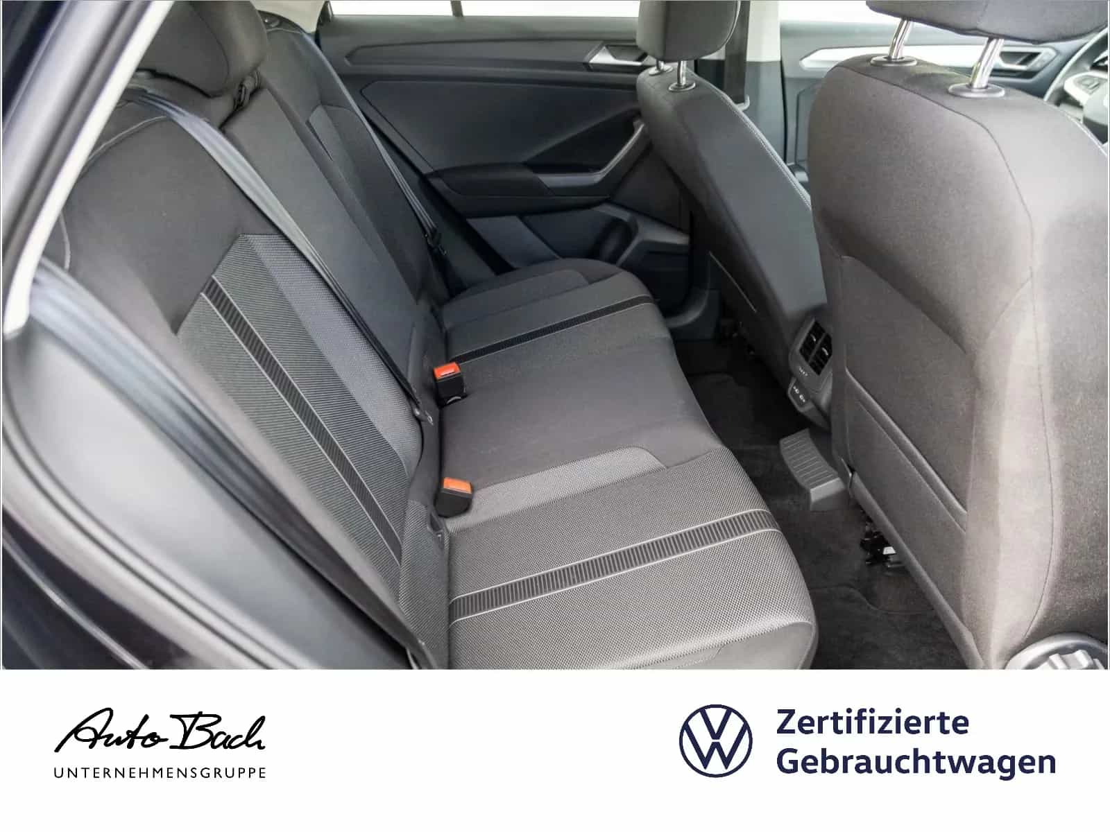 Volkswagen T-Roc 12/2022-photo-18