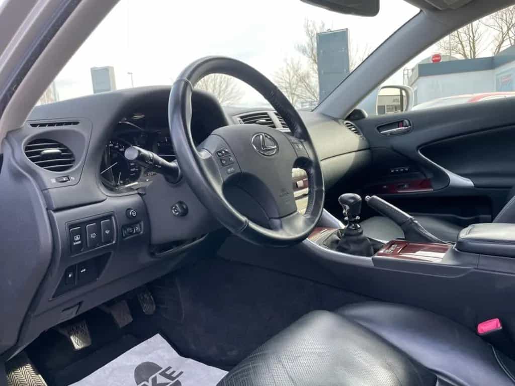 Lexus IS 220 d 03/2009-photo-11