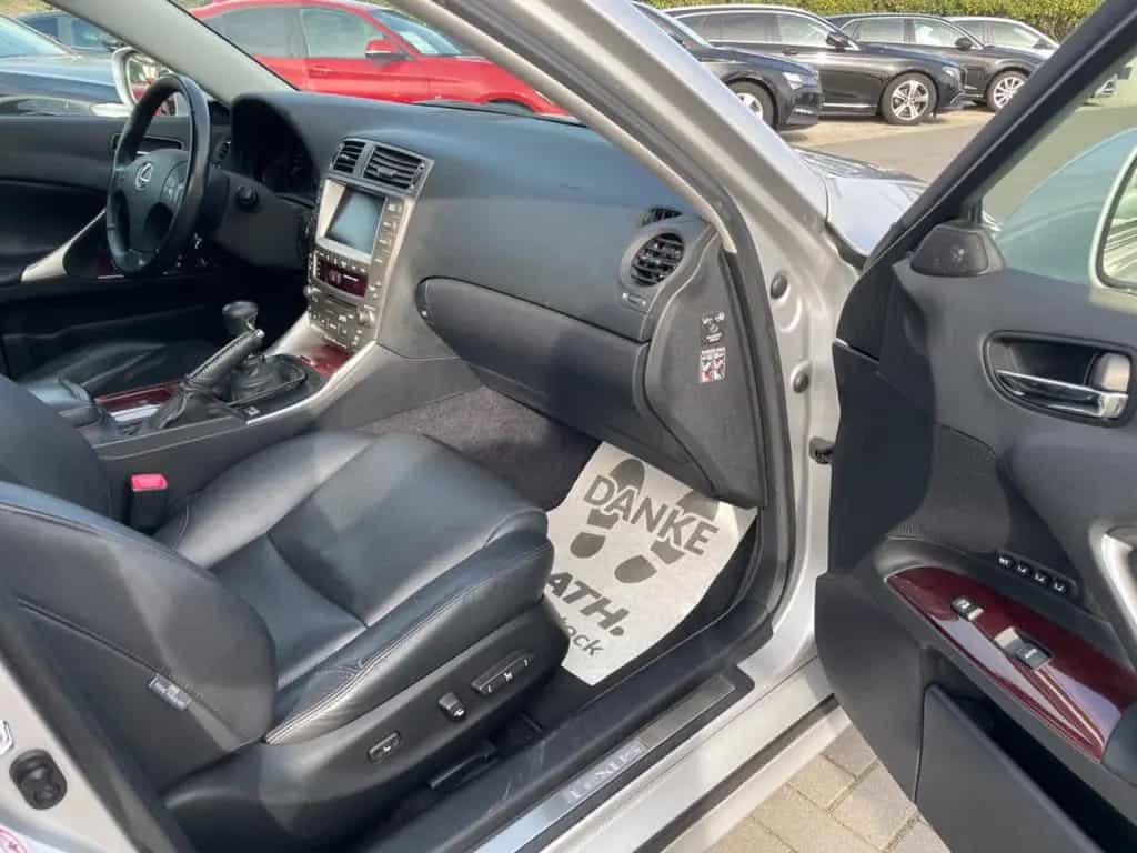 Lexus IS 220 d 03/2009-photo-17