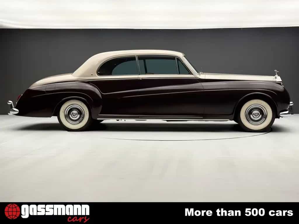 Rolls-Royce Phantom V Saloon Coupe, by James Young Matching 02/1962-photo-3