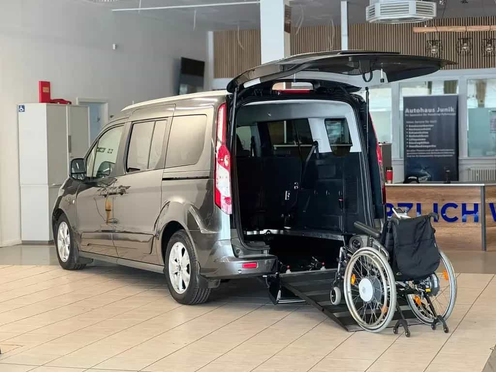 Ford Grand Tourneo -Behindertengerecht-Rampe-Titanium 07/2016-photo-0