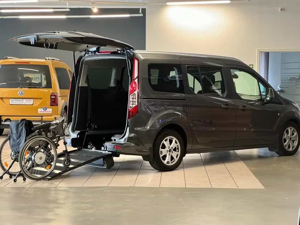 Ford Grand Tourneo -Behindertengerecht-Rampe-Titanium 07/2016-photo-2
