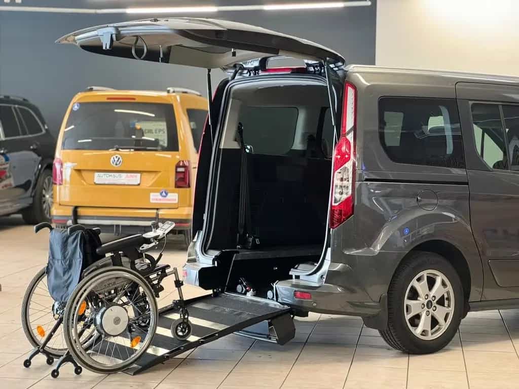 Ford Grand Tourneo -Behindertengerecht-Rampe-Titanium 07/2016-photo-4