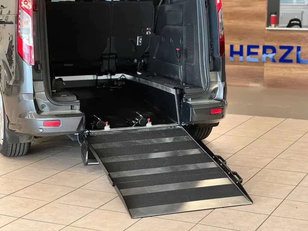 Ford Grand Tourneo -Behindertengerecht-Rampe-Titanium 07/2016-photo-8
