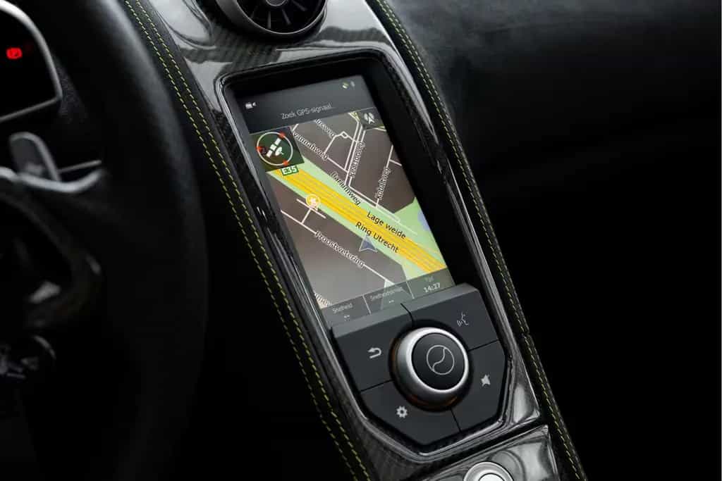McLaren 650S Spider 3.8 | Lift | Meridan Audio | CF Inte 12/2017-photo-15