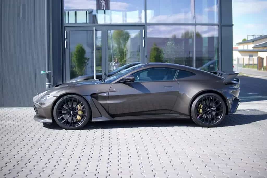 Aston Martin V12 Vantage 4.0 V12 F1 null-photo-1