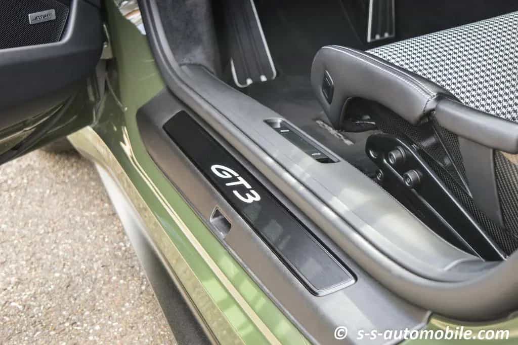 Porsche 992 GT3 Touring PDK PCCB PTS Blackolive Pepita 06/2022-photo-12