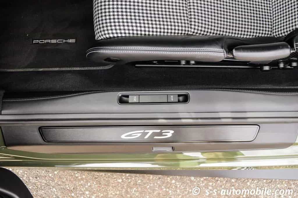 Porsche 992 GT3 Touring PDK PCCB PTS Blackolive Pepita 06/2022-photo-13