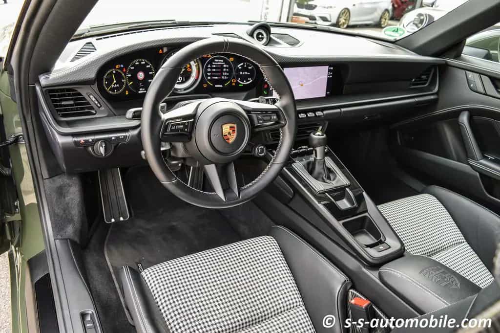 Porsche 992 GT3 Touring PDK PCCB PTS Blackolive Pepita 06/2022-photo-19