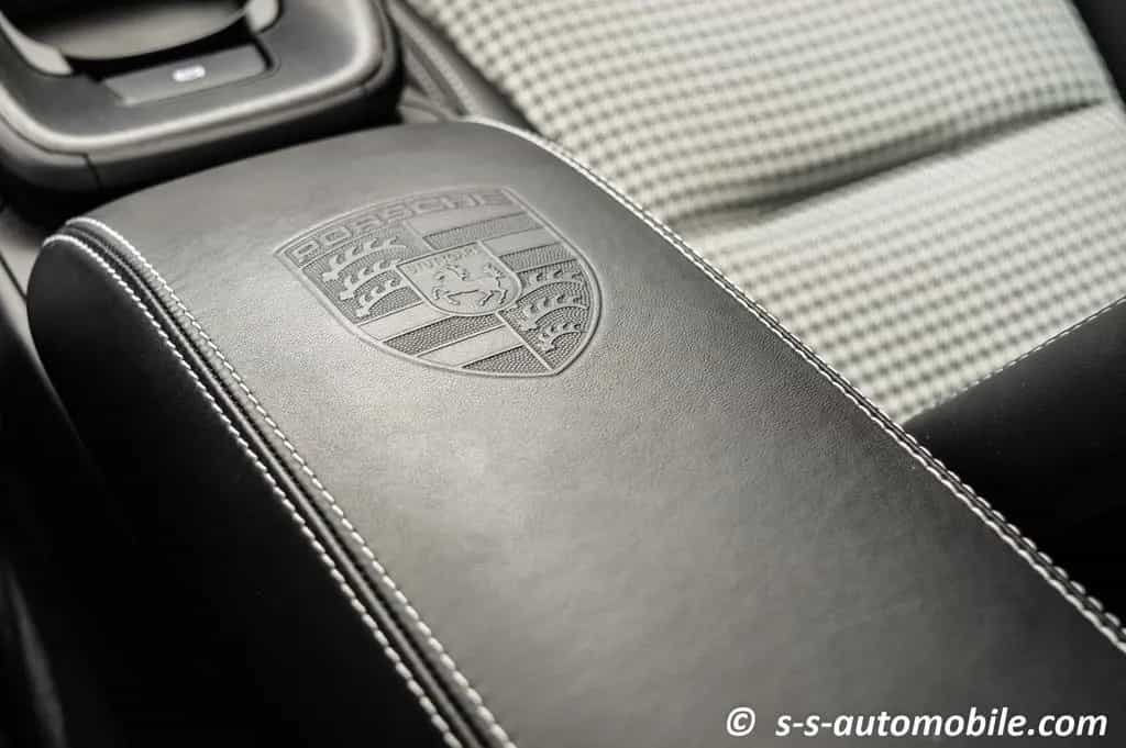 Porsche 992 GT3 Touring PDK PCCB PTS Blackolive Pepita 06/2022-photo-20