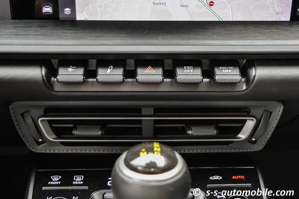 Porsche 992 GT3 Touring PDK PCCB PTS Blackolive Pepita 06/2022-photo-24