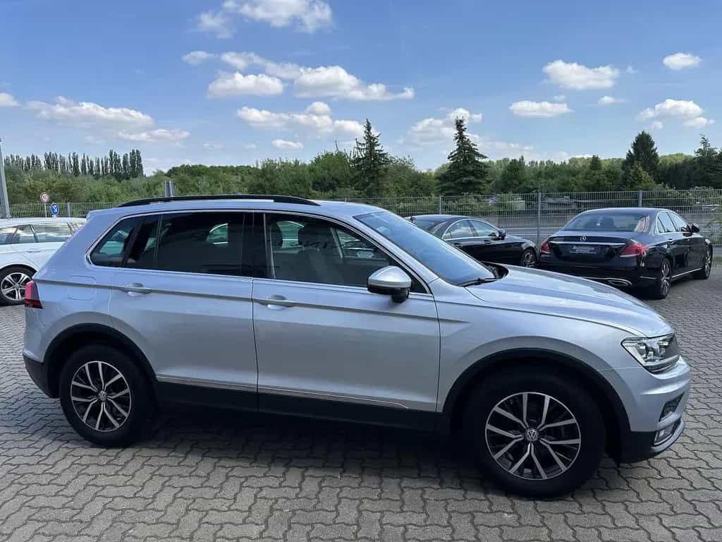 Volkswagen Tiguan Comfortline BMTStartStop*Pano*Digit.Tacho 02/2020-photo-2