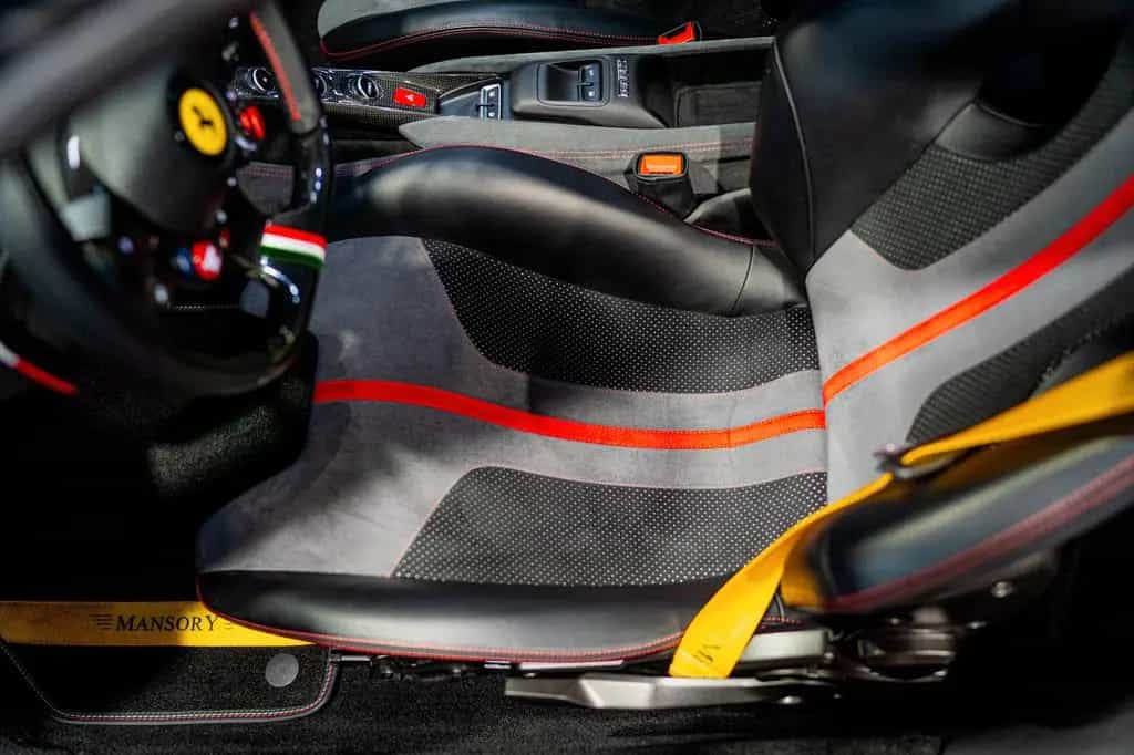 Ferrari F8 Spider MANSORY CARBON SOFTKIT 04/2022-photo-21
