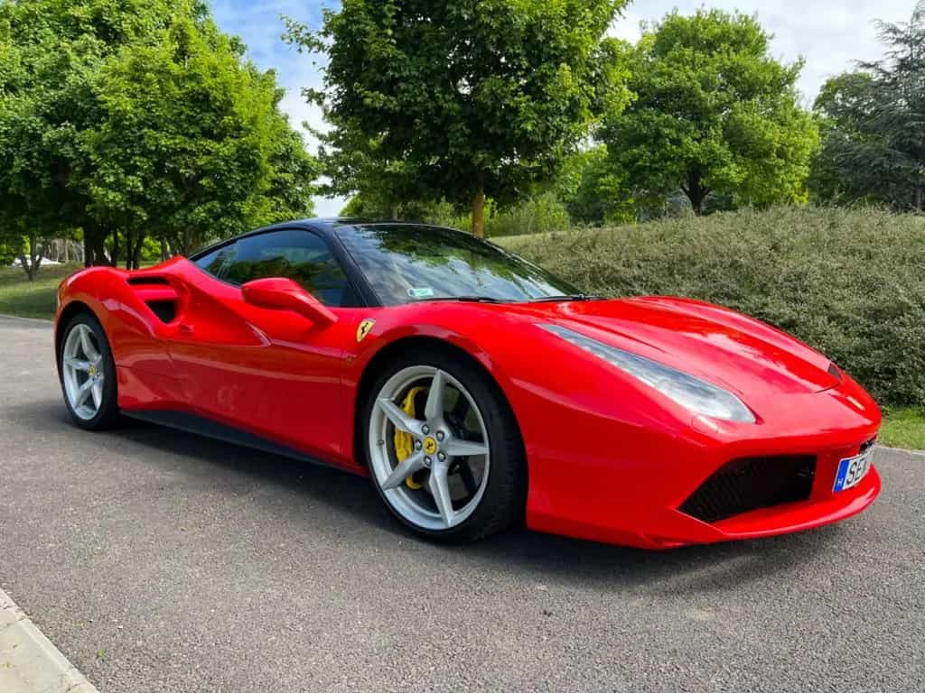 Ferrari 488 GTB 10/2015-photo-1