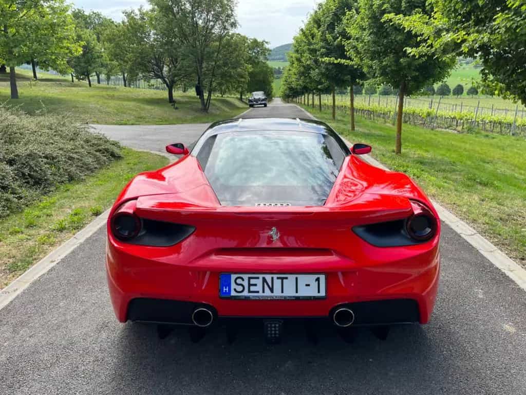 Ferrari 488 GTB 10/2015-photo-5