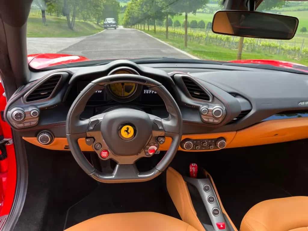 Ferrari 488 GTB 10/2015-photo-9