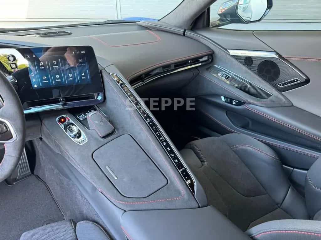 Corvette C8 Stingray Coupe 6,2 V8 3LT Europamodell STEPPE 08/2025-photo-9