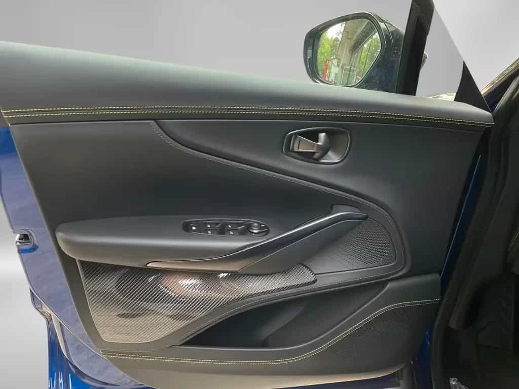 Aston Martin DBX 707 04/2025-photo-4