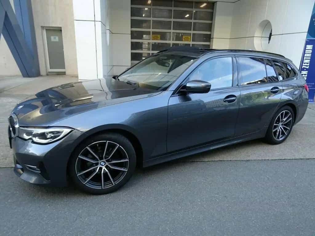 BMW 320 D Sportline Tour,xDrive SAG,AHK,Panorama,ACC 02/2020-photo-2