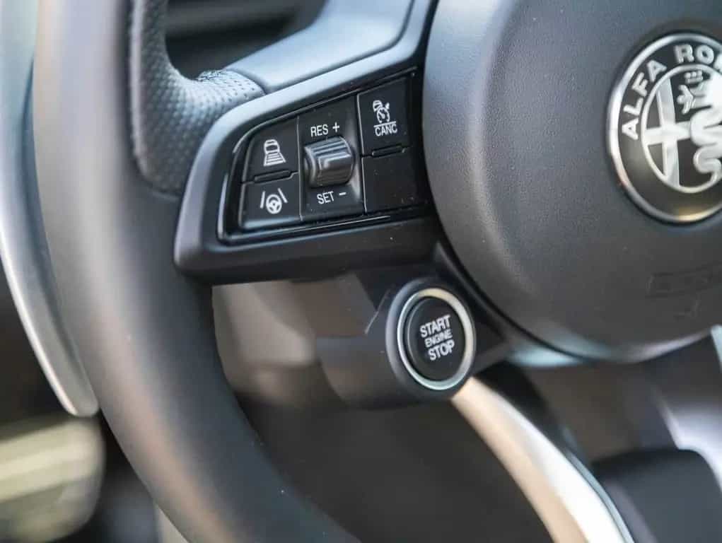 Alfa Romeo Giulia 2.0 Turbo 16V AT8-Q4 Veloce VOLL! 07/2024-photo-8