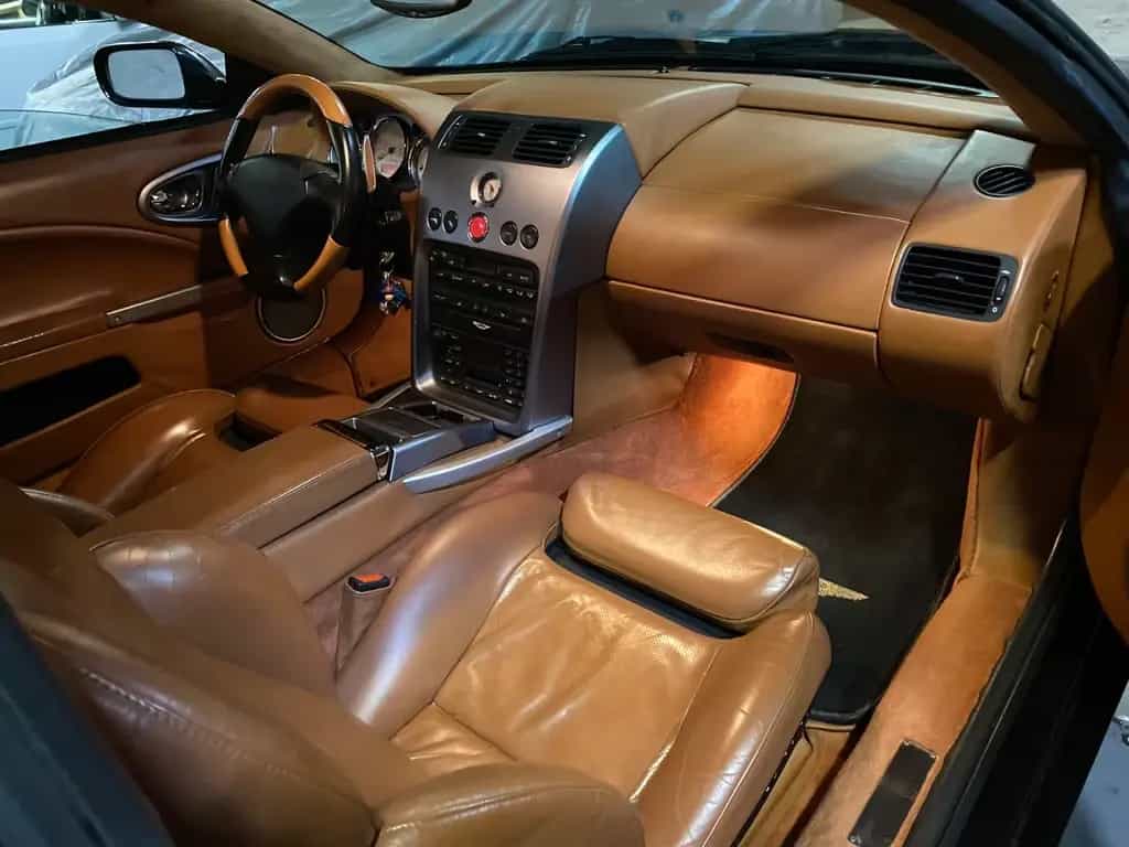 Aston Martin Vanquish V12 4-Seater Change in other Classic cars?! 03/2002-photo-17