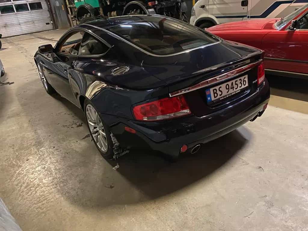 Aston Martin Vanquish V12 4-Seater Change in other Classic cars?! 03/2002-photo-18