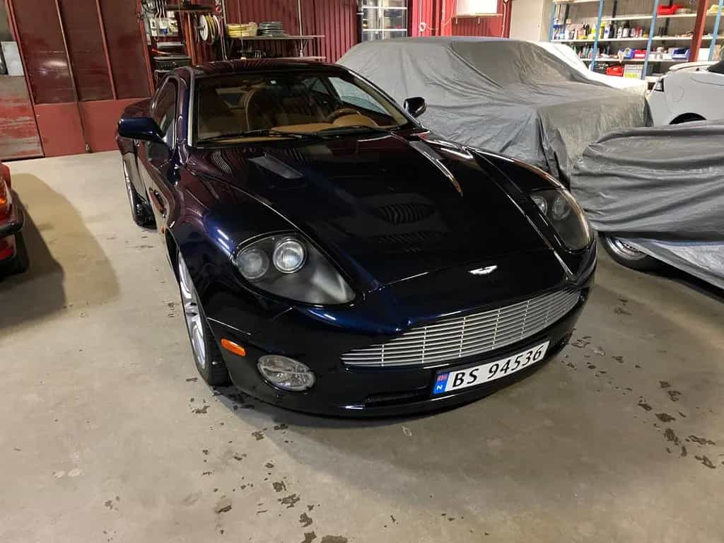 Aston Martin Vanquish V12 4-Seater Change in other Classic cars?! 03/2002-photo-3