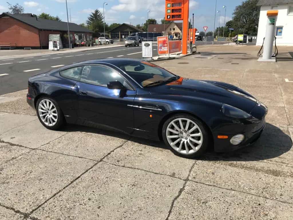 Aston Martin Vanquish V12 4-Seater Change in other Classic cars?! 03/2002-photo-4