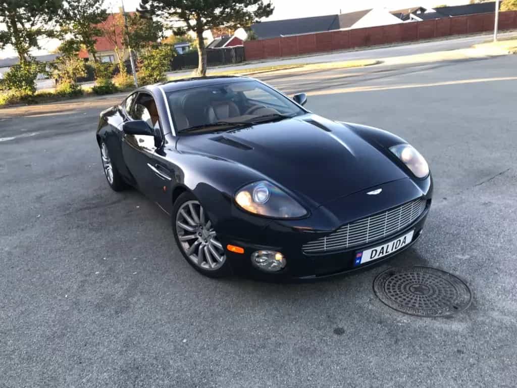Aston Martin Vanquish V12 4-Seater Change in other Classic cars?! 03/2002-photo-9